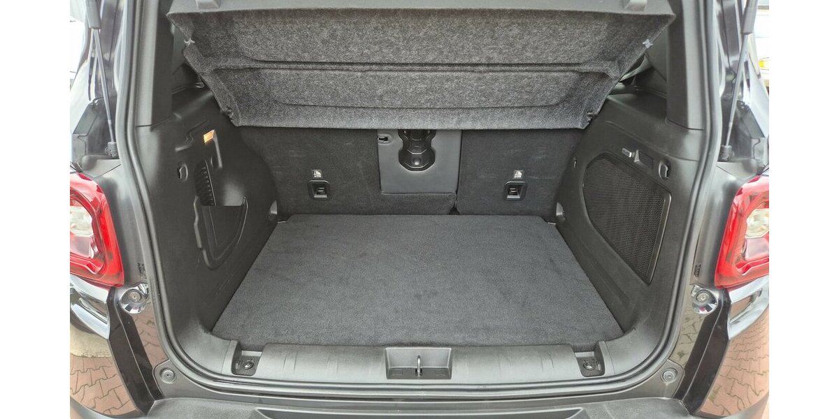 Hyundai i30 YES! Plus Navigation, Panoramadach, LED, Sport 89.202 km 12.890 &euro; Rodgau 63110
