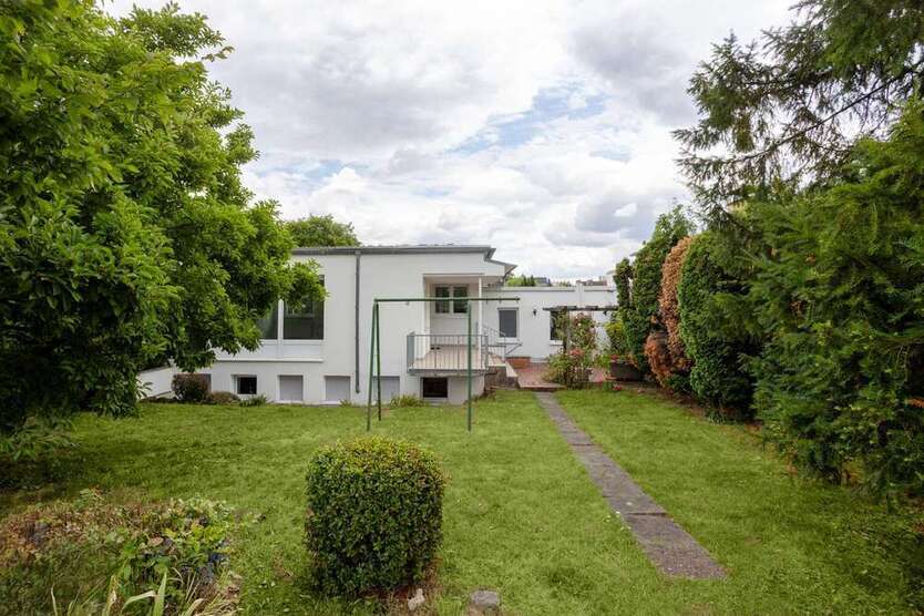 Haus zum Kaufen in Frankfurt am Main 1.400.000 € 274.08 m²