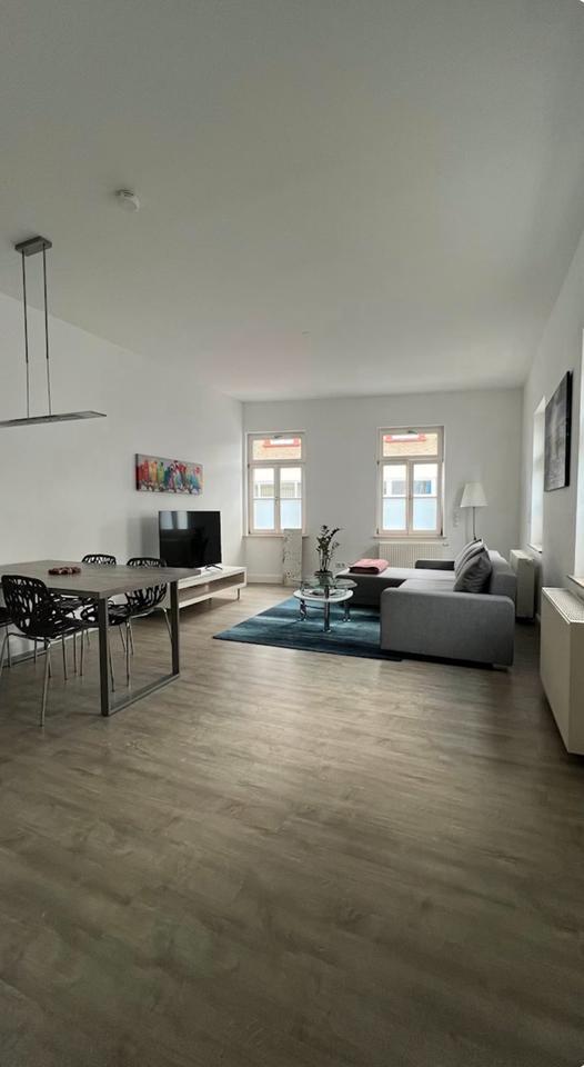 Top ausgestattete Luxuriöse 2 Zimmer Wohnung mit Gartenbenutzung