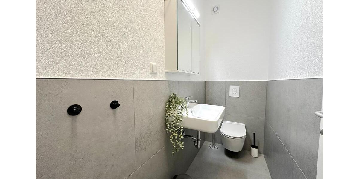 Neu renovierte WG-Zimmer – 2 Zimmer sofort verfügbar –in Frankfurt am Main 5 zimmer