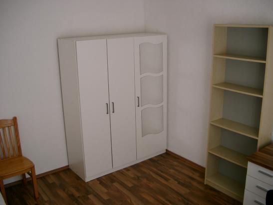 Ab sofort EG Möbliertes Zimmer im ruhigen gepflegten Reihenhaus FfM zimmer