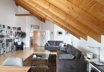 Attraktive Dachgeschosswohnung mit Balkon, Einbauküche und Garage