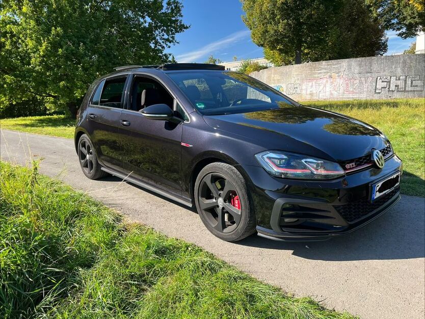 VW Golf 136.000 km 19.200 € Frankfurt am Main 60437