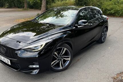 INFINITI Q30 110.000 km 17.890 € Kelsterbach 65451