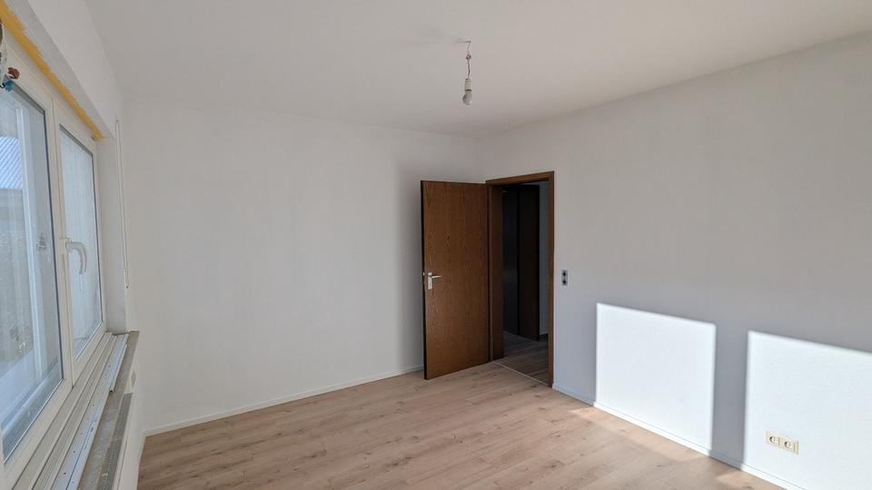 Einfamilienhaus Kelkheim (Taunus) - 8 Zimmer, 211 m&sup2;, 3.000&euro; | Angebot:26136507