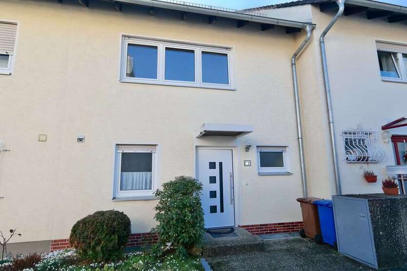 Haus zum Mieten in Schwalbach 1.870 € 165 m²