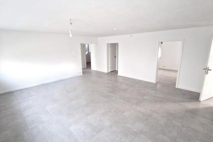 Zentrale 4Zi EG Wohnung - Hofheim, 95qm, Barrierearm, 2 Garagen 4 zimmer