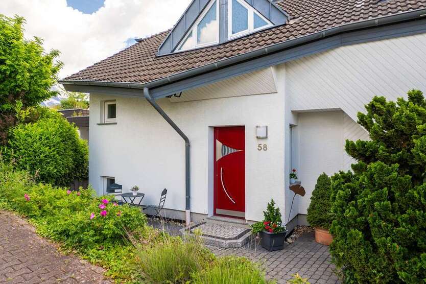Haus zum Kaufen in Usingen 715.000 € 142.91 m²