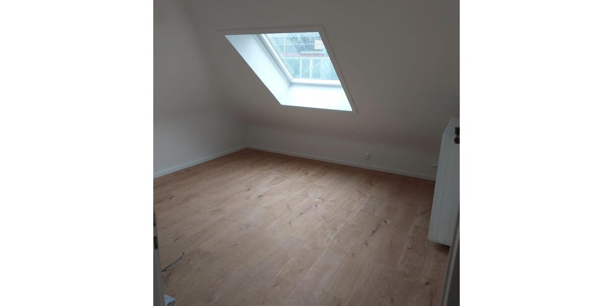 Dachgeschoßwohnung Frankfurt am Main Schwanheim - 2 Zimmer, 48 m&sup2;, 730&euro; | Angebot:26135177