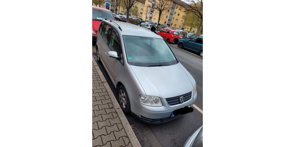 VW Touran 218.000 km 3.700 &euro; Frankfurt am Maim 60386