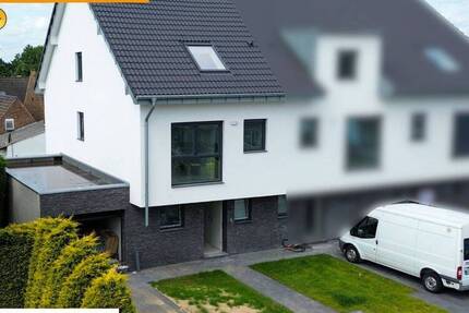 Modernes Neubau-Einfamilienhaus mit Garage, Stellplatz, großer Terrasse und Garten