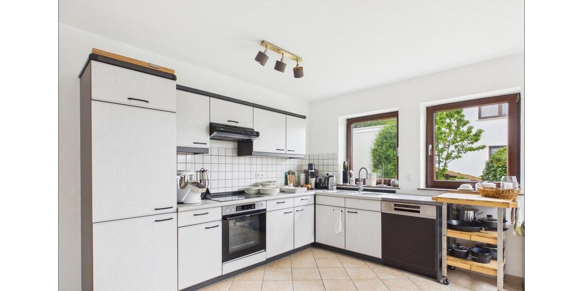 Einfamilienhaus Mömbris - 8 Zimmer, 350 m&sup2;, 2.700&euro; | Angebot:26367496