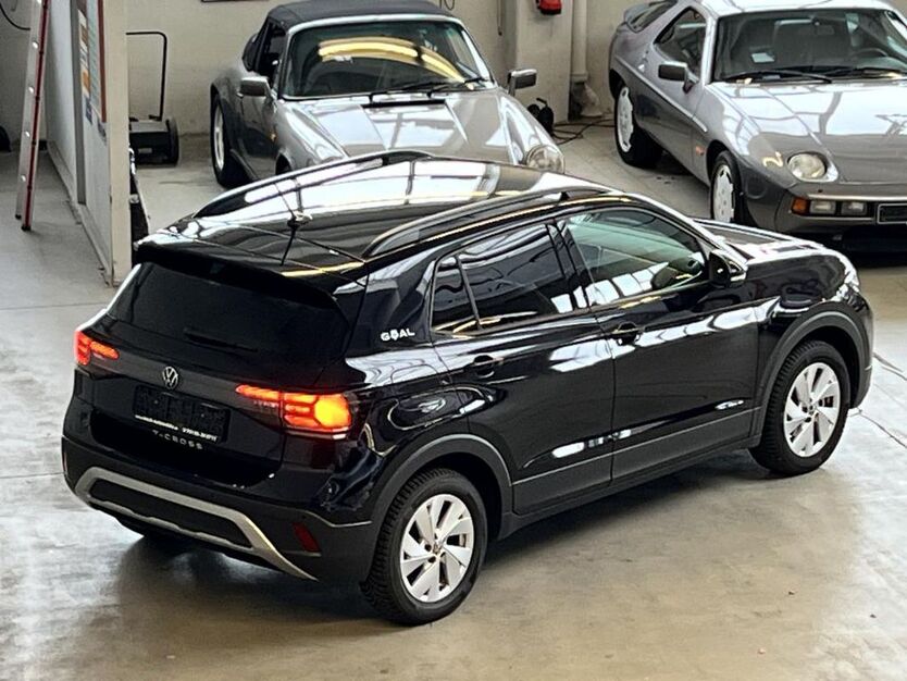 VW T-Cross 7.655 km 21.900 € Frankfurt 60388