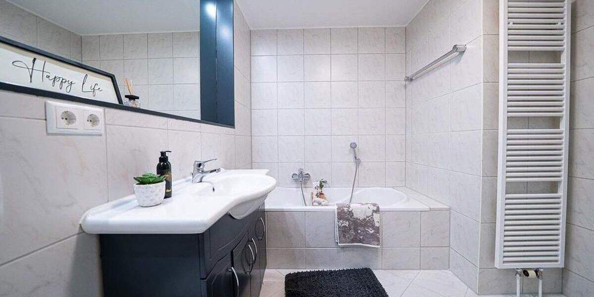 RUHIGES WOHNEN MIT BLICK INS GRÜNE**SCHMUCKSTÜCK IN OFFENBACH BÜRGEL**SOFORT BEZUGSFREI 3 zimmer