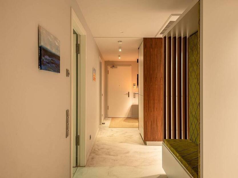 Zentrale LuxusWohnung mit Aufzug, Küche und 2 Balkone ready-to-move-in