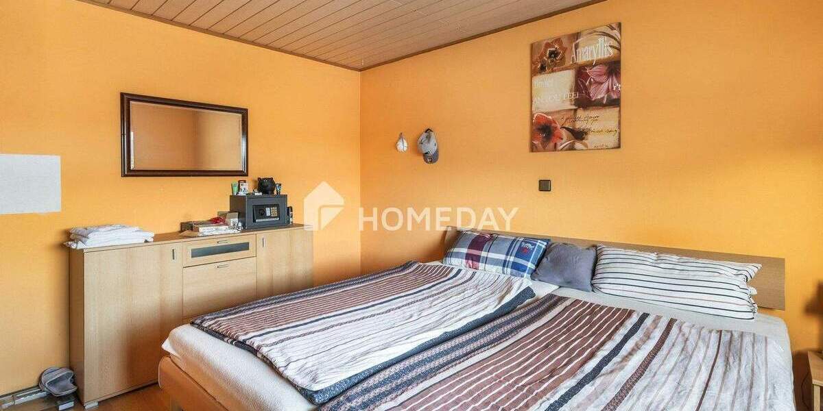 Gepflegtes MFH mit PV, Wallbox, Garagen, Balkonen & Ausbaupotenzial in ruhiger Lage 1 zimmer