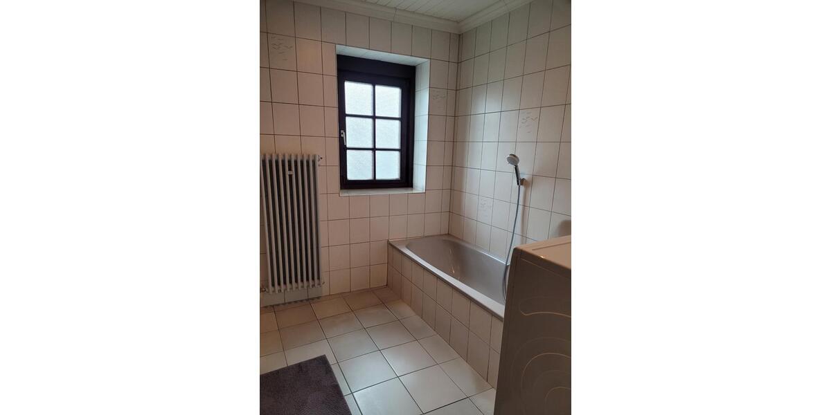 Etagenwohnung Eschborn - 4 Zimmer, 135 m&sup2;, 1.600&euro; | Angebot:26252822