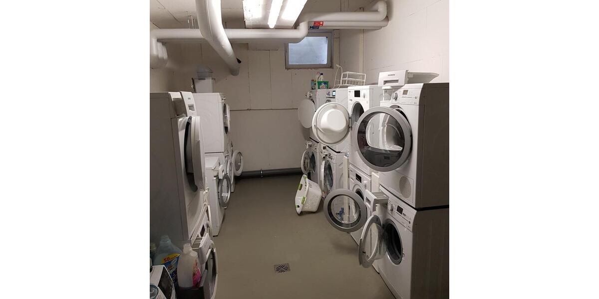 Komfortable Wohnung mit Balkon, Aufzug und Tiefgaragenstellplatz 3 zimmer