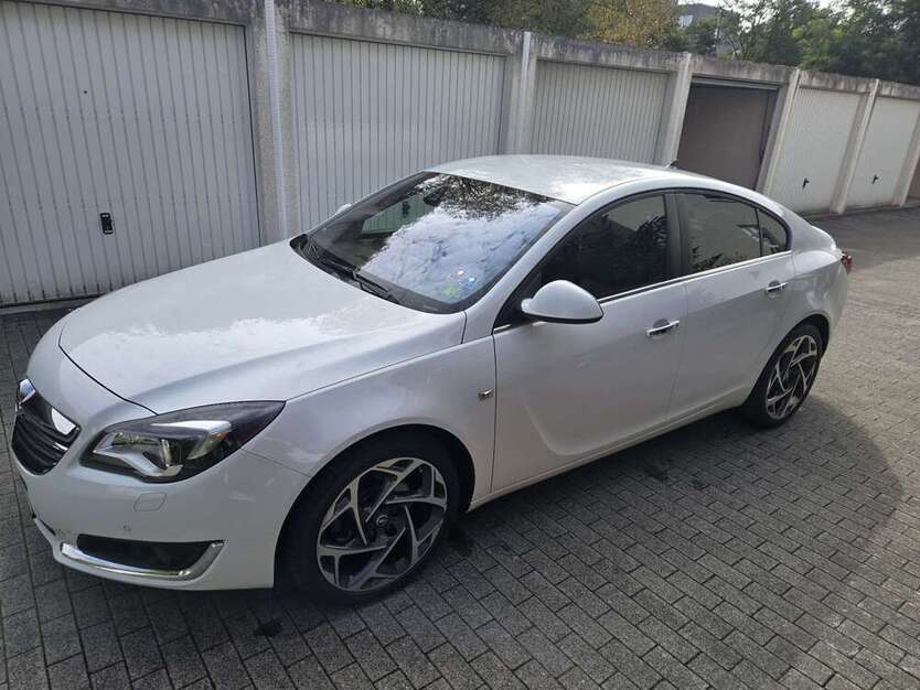 Opel Insignia 177.000 km 10.900 € Kalbach-Riedberg (Frankfurt am Main) 60438