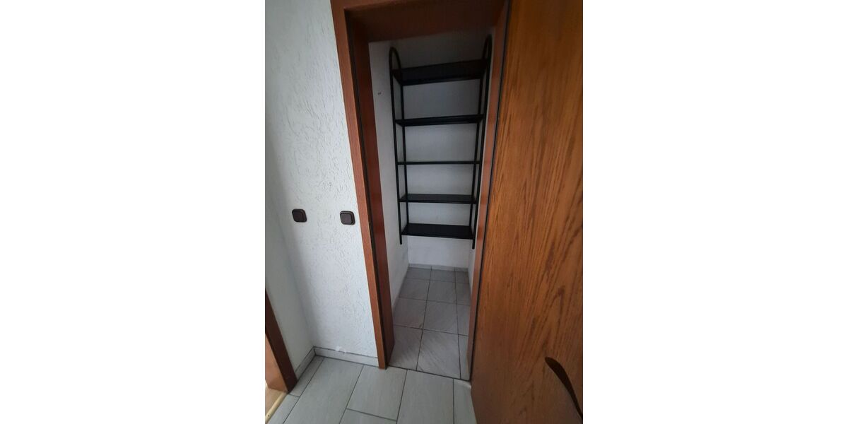Bezugsfreie 2-Zimmer-DG-Wohnung (71 m²) mit Winterbalkon & Stellplatz in Walldorf - Appartement Mörfelden-Walldorf Walldorf | Angebot:26836061