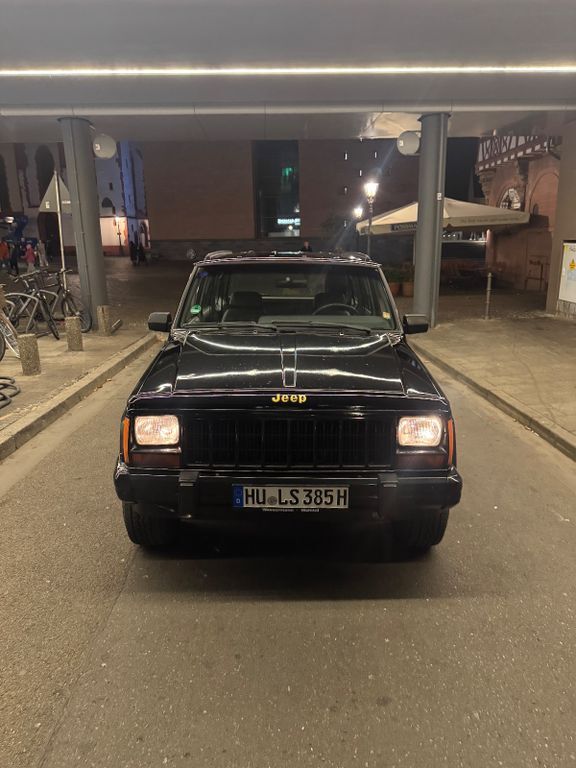 Jeep Grand Cherokee 243.525 km 13.500 € Frankfurt am Main 60529