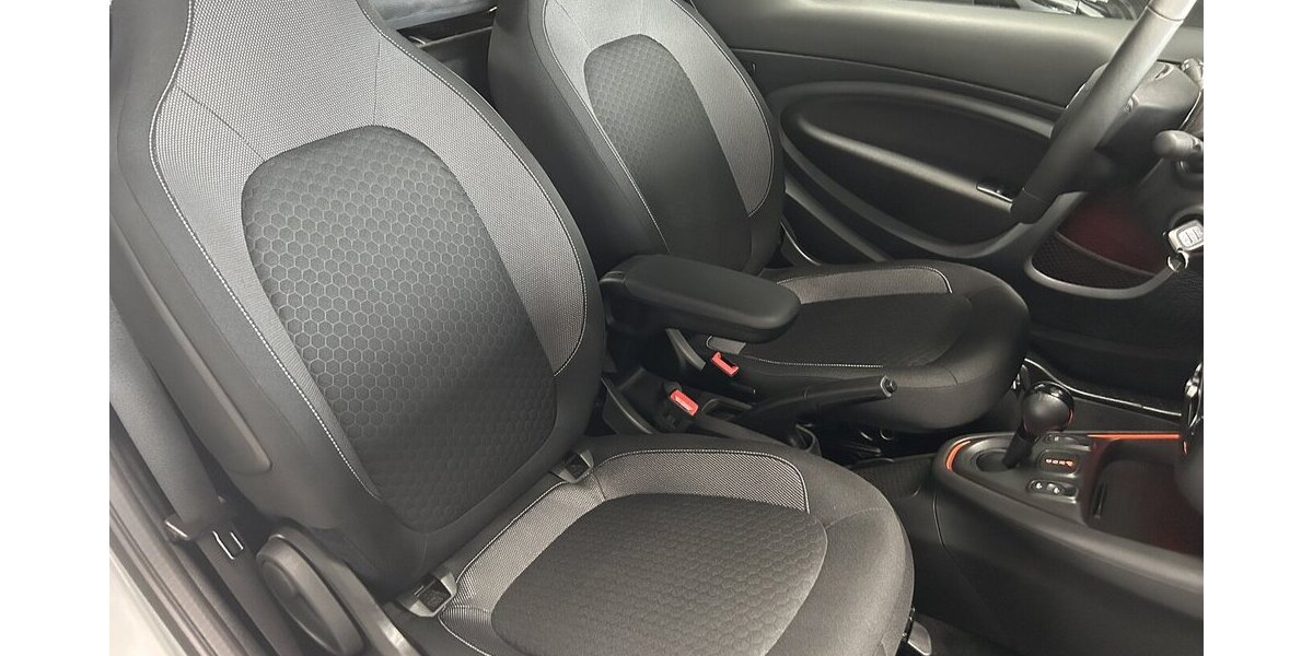 Smart ForTwo EQ CABRIO EXCLUSIVE-22KW-RÜCKFAHRKAMERA! 13.660 km 18.249 &euro; Groß-Umstadt 64823