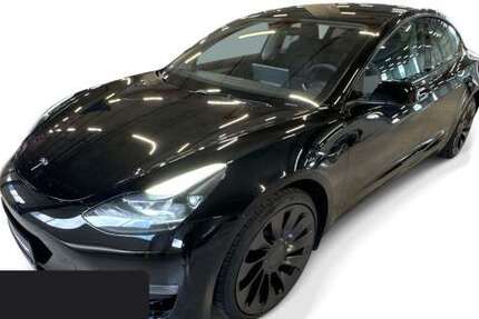 Tesla Model 3 57.627 km 31.600 &euro; Hanau 63457