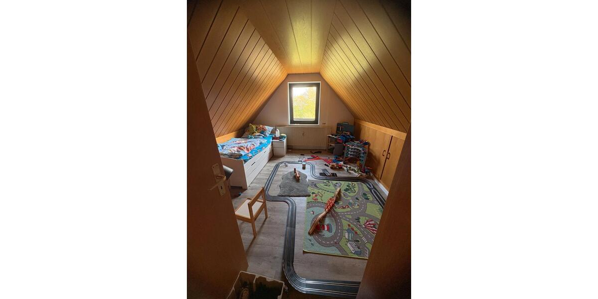 Etagenwohnung Dreieich - 5 Zimmer, 150 m&sup2;, 1.800&euro; | Angebot:26234377