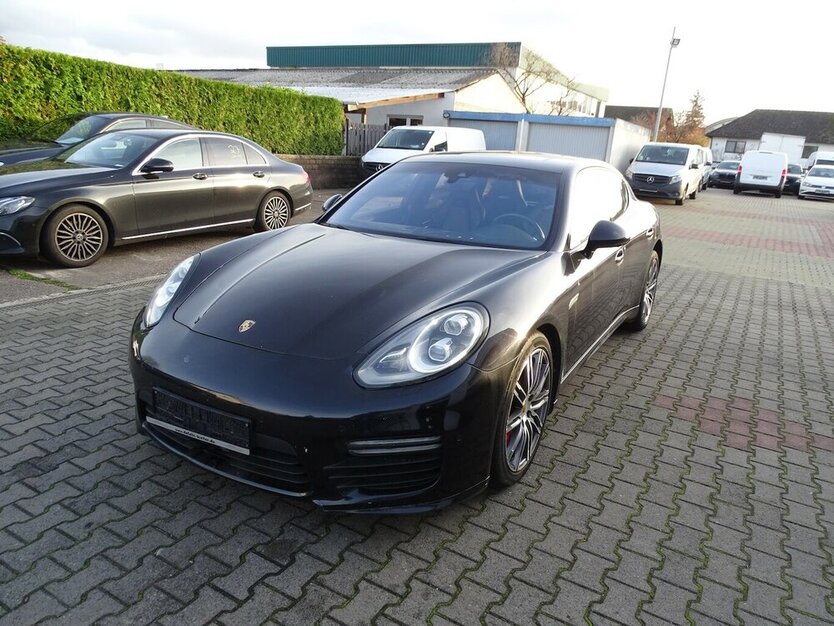 Porsche Panamera 4 GTS Bi-Xenon, Klappe, Luft, PDK, Chrono 184.608 km 28.890 € Rodgau 63110