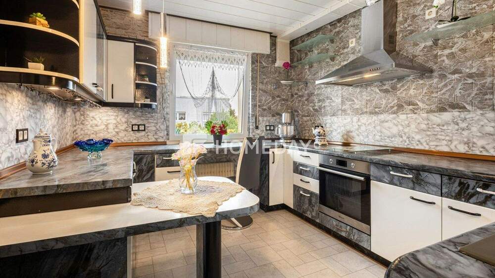 Zweifamilienhaus mit 210 m² Wohnfläche, Wintergärten, Loggia und gepflegtem Gartenparadies 1 zimmer