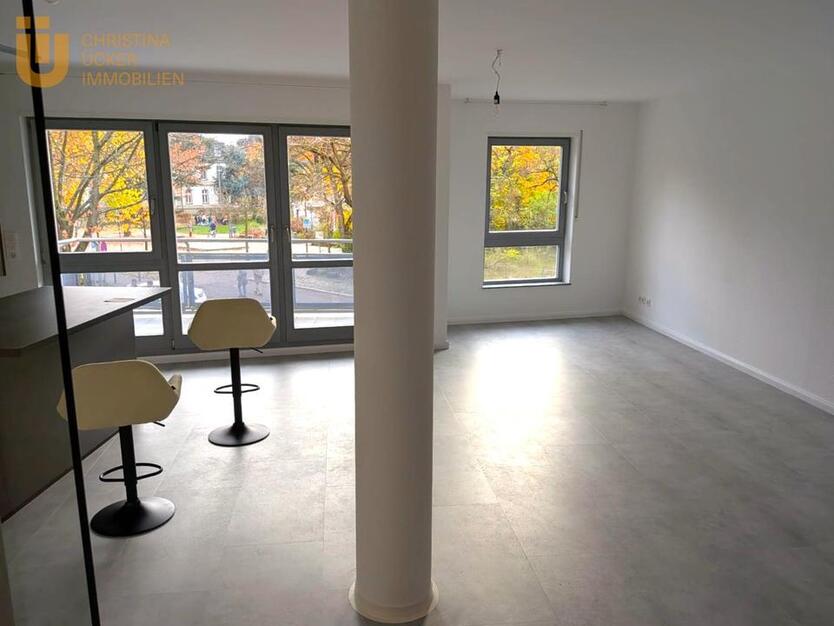 Frisch renoviert: Moderne 2 Zimmerwohnung mit EBK, Balkon und TG-Stellplatz in Offenbach am Main zimmer