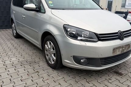 VW Touran 196.667 km 4.999 &euro; Frankfurt am main 60386