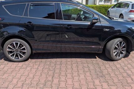Ford Kuga 93.500 km 14.499 &euro; Niddatal 61194