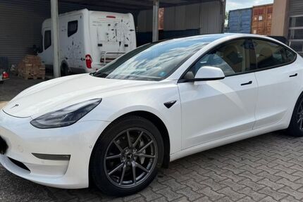 Tesla Model 3 202.000 km 12.990 &euro; Frankfurt am Main 65933