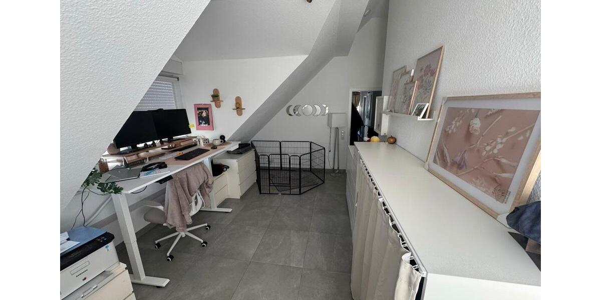 Dachgeschoßwohnung Darmstadt Bessungen - 3 Zimmer, 89 m&sup2;, 1.300&euro; | Angebot:26278187