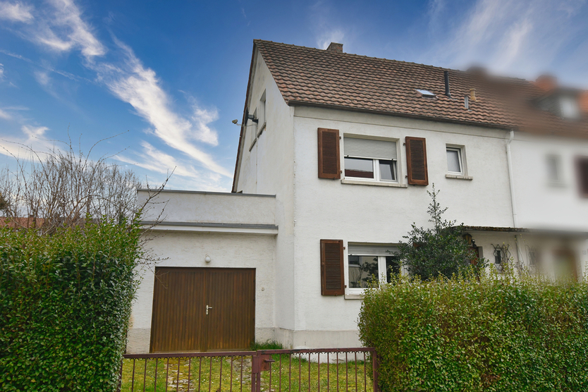 Tolles Grundstück mit REH, vollständige Sanierung notwendig, teilvermietet 4 zimmer