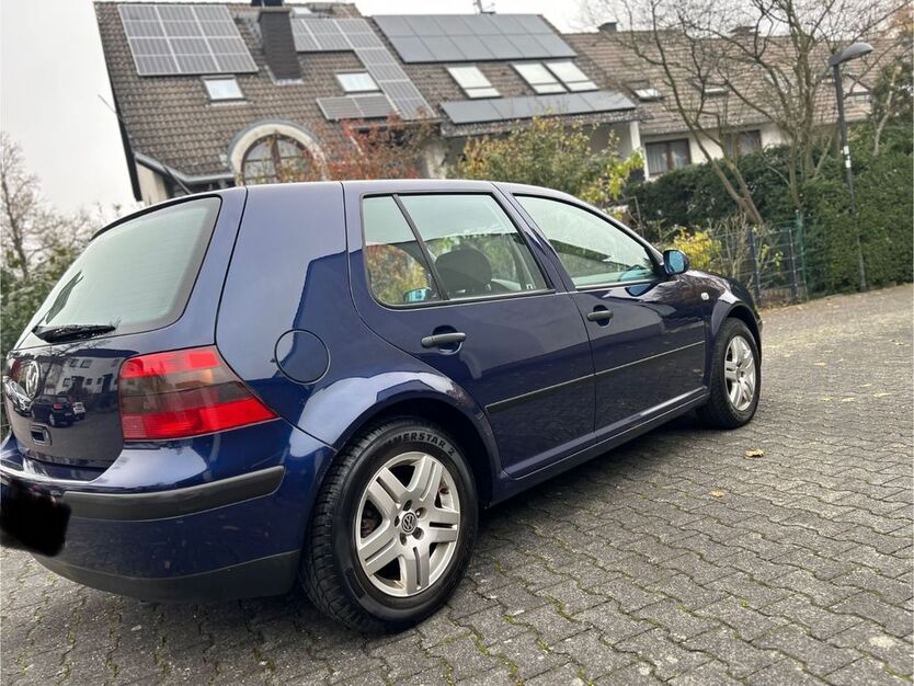 VW Golf 163.000 km 2.499 € Offenbach 63069