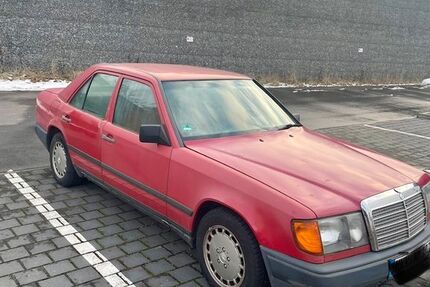 Mercedes-Benz E 200 262.000 km 2.900 &euro; Niederdorfelden 61138