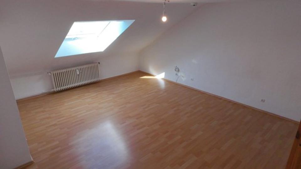 Dachgeschoßwohnung Maintal - 3 Zimmer, 62 m&sup2;, 198.000&euro; | Angebot:25411483