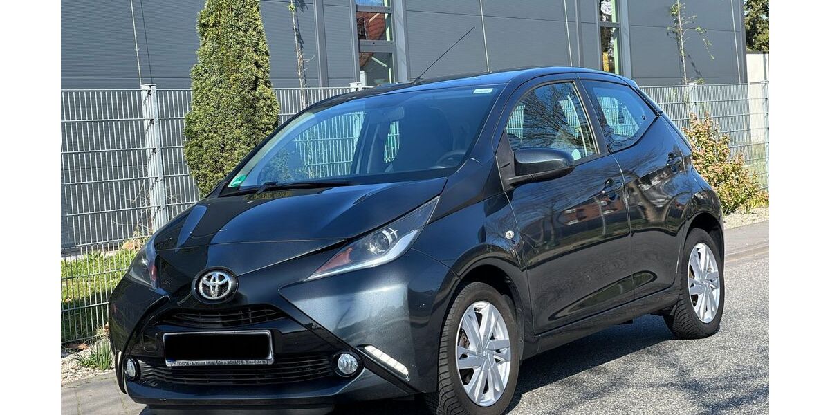 Toyota Aygo (X) 118.000 km 5.890 &euro; Kelsterbach 65451