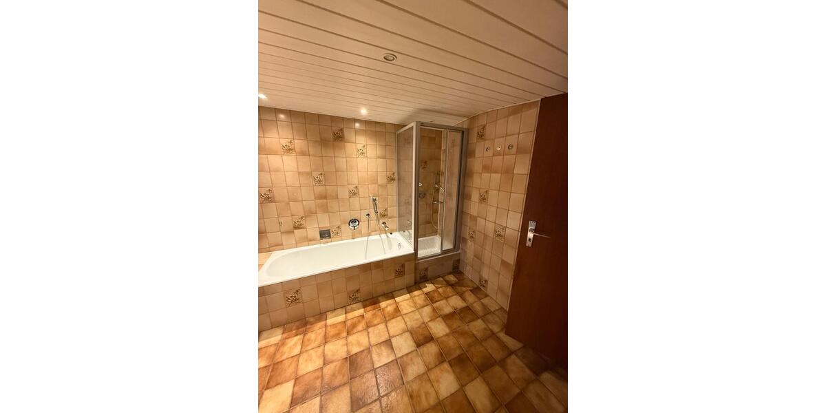 6-Zimmer Zweifamilienhaus nur 150 m zum Main – familienfreundlich 6 zimmer