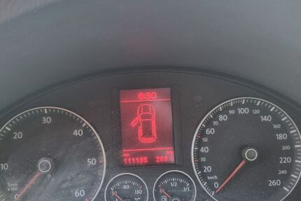 VW Golf 111.000 km 2.899 &euro; Offenbach am Main 63069