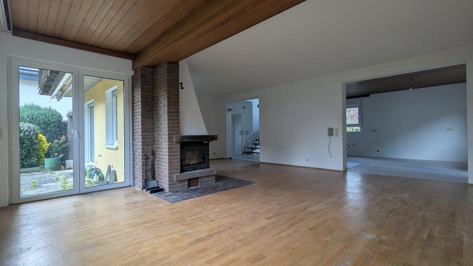 Einfamilienhaus Kelkheim (Taunus) - 8 Zimmer, 211 m&sup2;, 3.000&euro; | Angebot:26136507