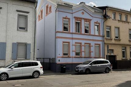 3-Familienhaus in zentraler Lage: Eine Wohnung sofort beziehbar 9 zimmer