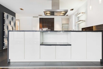 Exklusives Maisonette-Penthouse mit EBK, Whirlpool, Sauna & 2 TG-Stellplätzen - provisionsfrei - Wohnung Karben / Petterweil Petterweil | Angebot:24951224