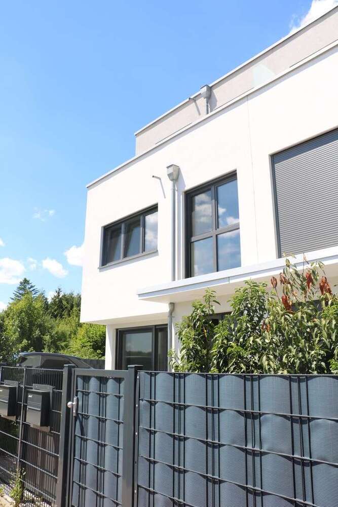 Haus zum Mieten in Offenbach 2.500 € 158.26 m²