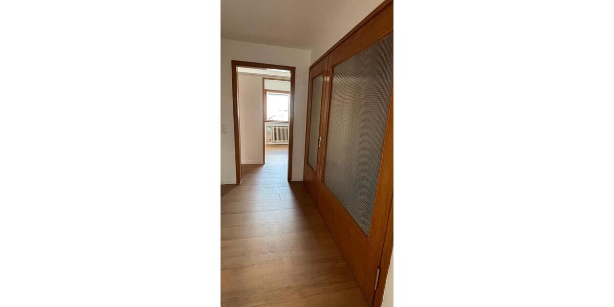 Dachgeschoßwohnung Roßdorf - 4 Zimmer, 106 m&sup2;, 1.430&euro; | Angebot:25950864