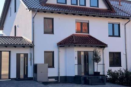 Haus zum Kaufen in Karben 1.100.000 € 305 m² 10 zimmer