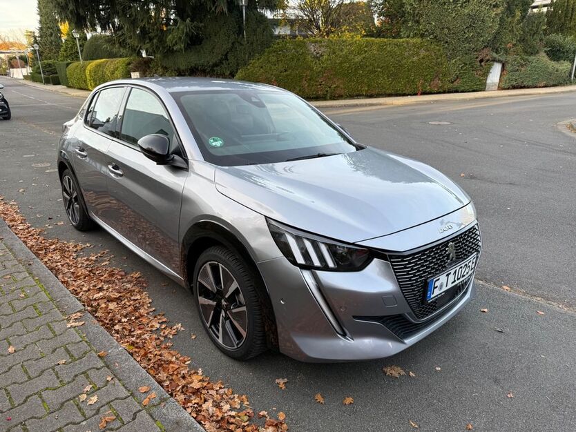 Peugeot 208 27.140 km 15.990 € Frankfurt am Main 60529