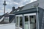 Sanierte Dachgeschosswohnung mit großer Terrasse und EBK 3 zimmer